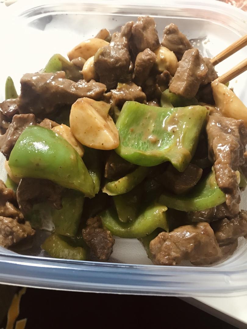 听起来就很好吃的黑椒蒜子牛肉粒