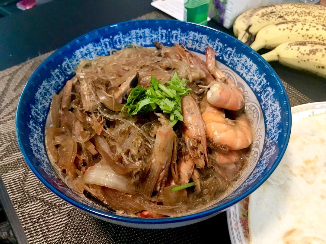 去餐厅必点的粤式虾皇粉丝煲