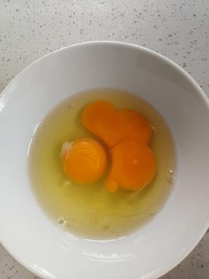 鸡蛋炒米饭（蛋炒饭）的做法 步骤2