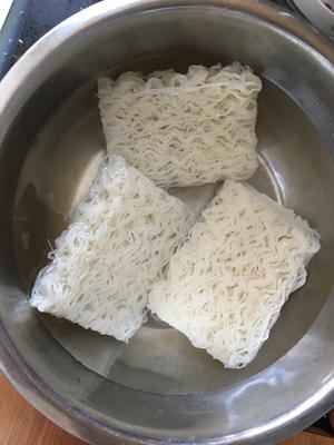 培根炒米粉的做法 步骤1