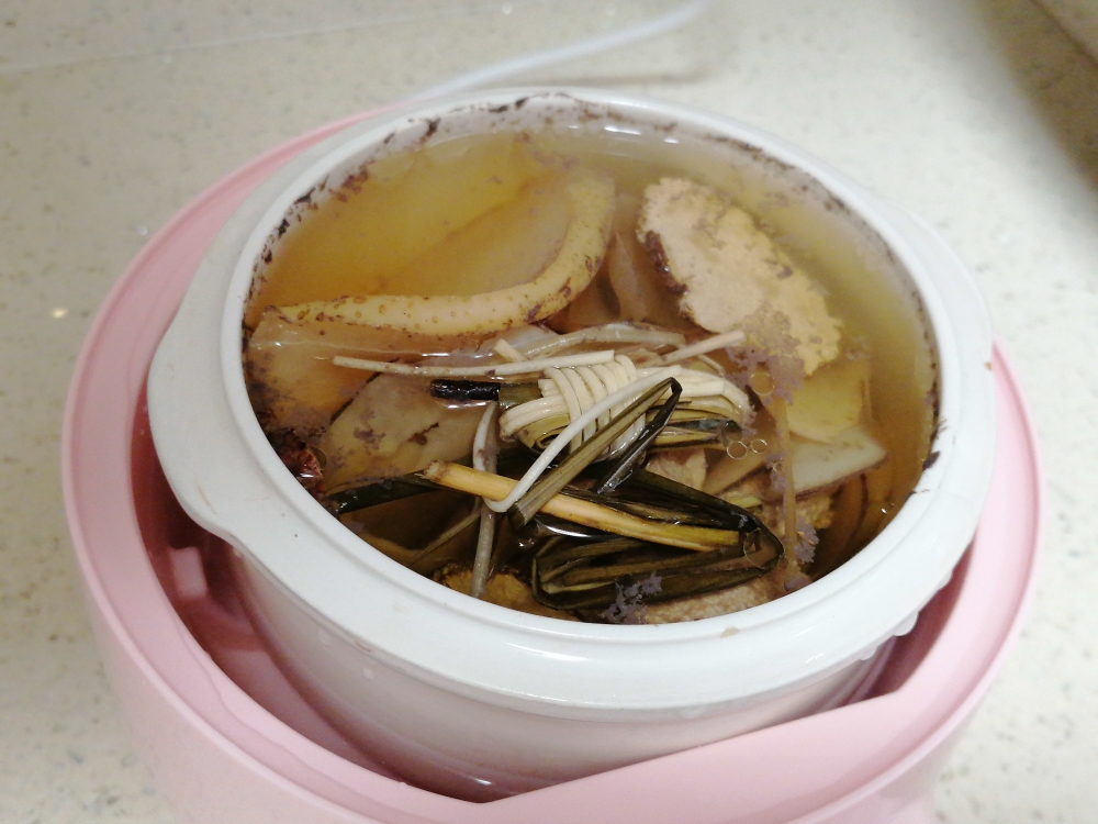 虎奶菌海底椰梨干瘦肉汤的做法