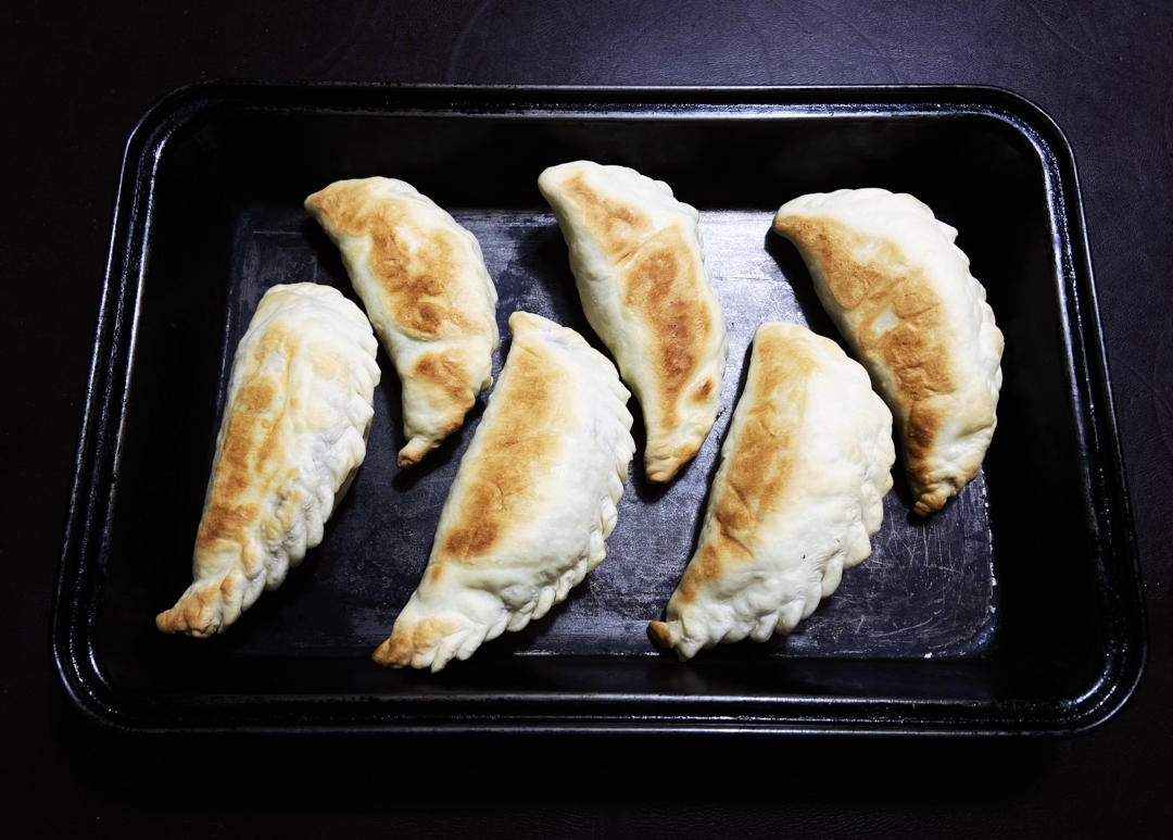 一杯清茶了却余生做的阿根廷大饺子empanadas