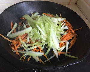 【每周食谱】凉拌的黑豆腐竹的做法 步骤3