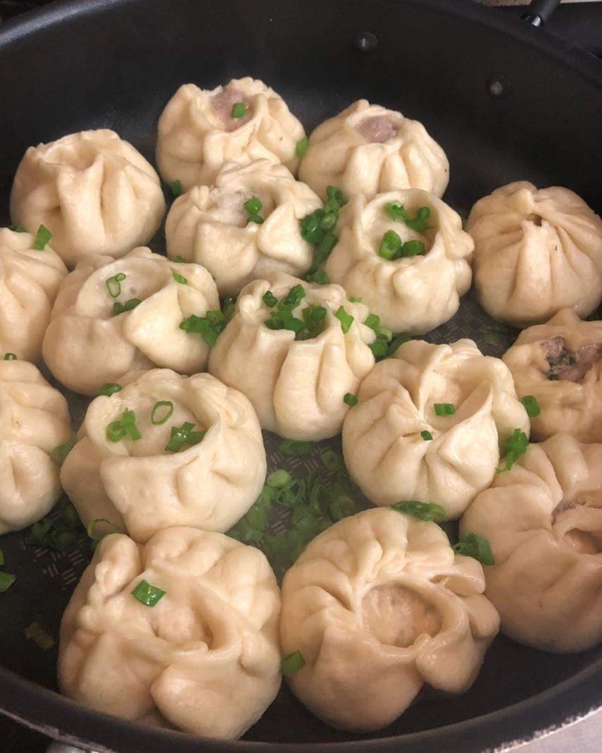 咸蛋黄鲜肉生煎包