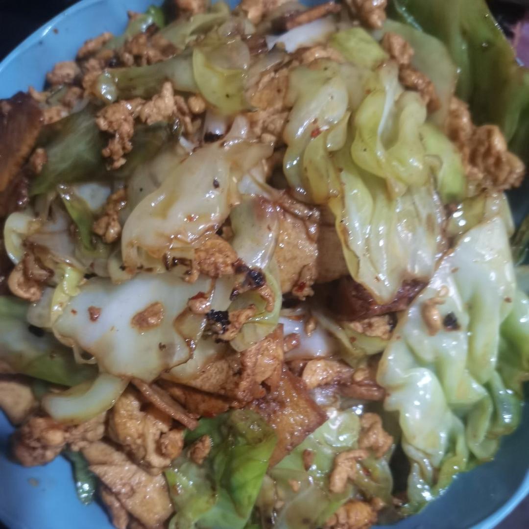 手撕包菜炒鸡蛋