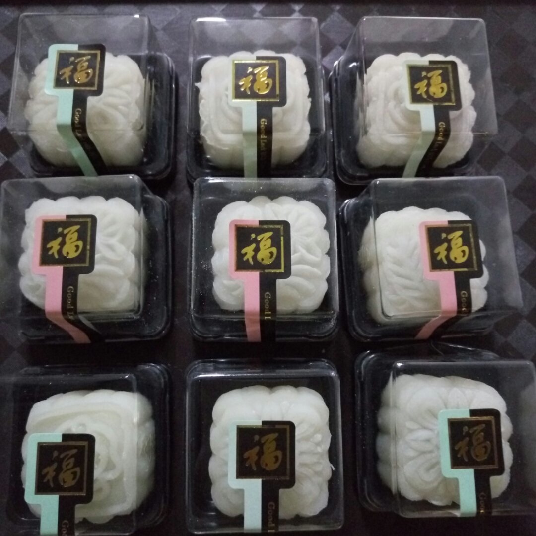彩色冰皮月饼