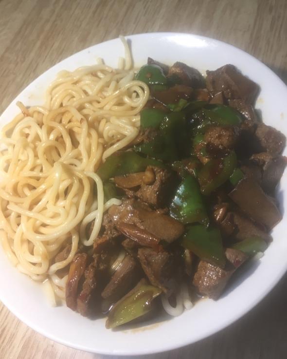 【酱爆猪肝面】
