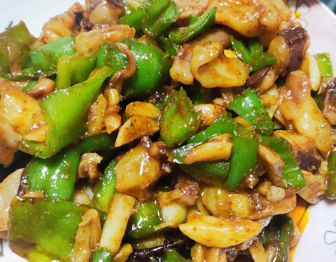 爆炒鱿鱼须，加上这一步，可以与铁板鱿鱼媲美