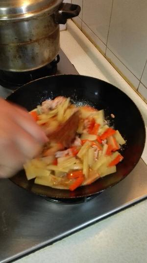 胡萝卜肉片炒笋片的做法 步骤8