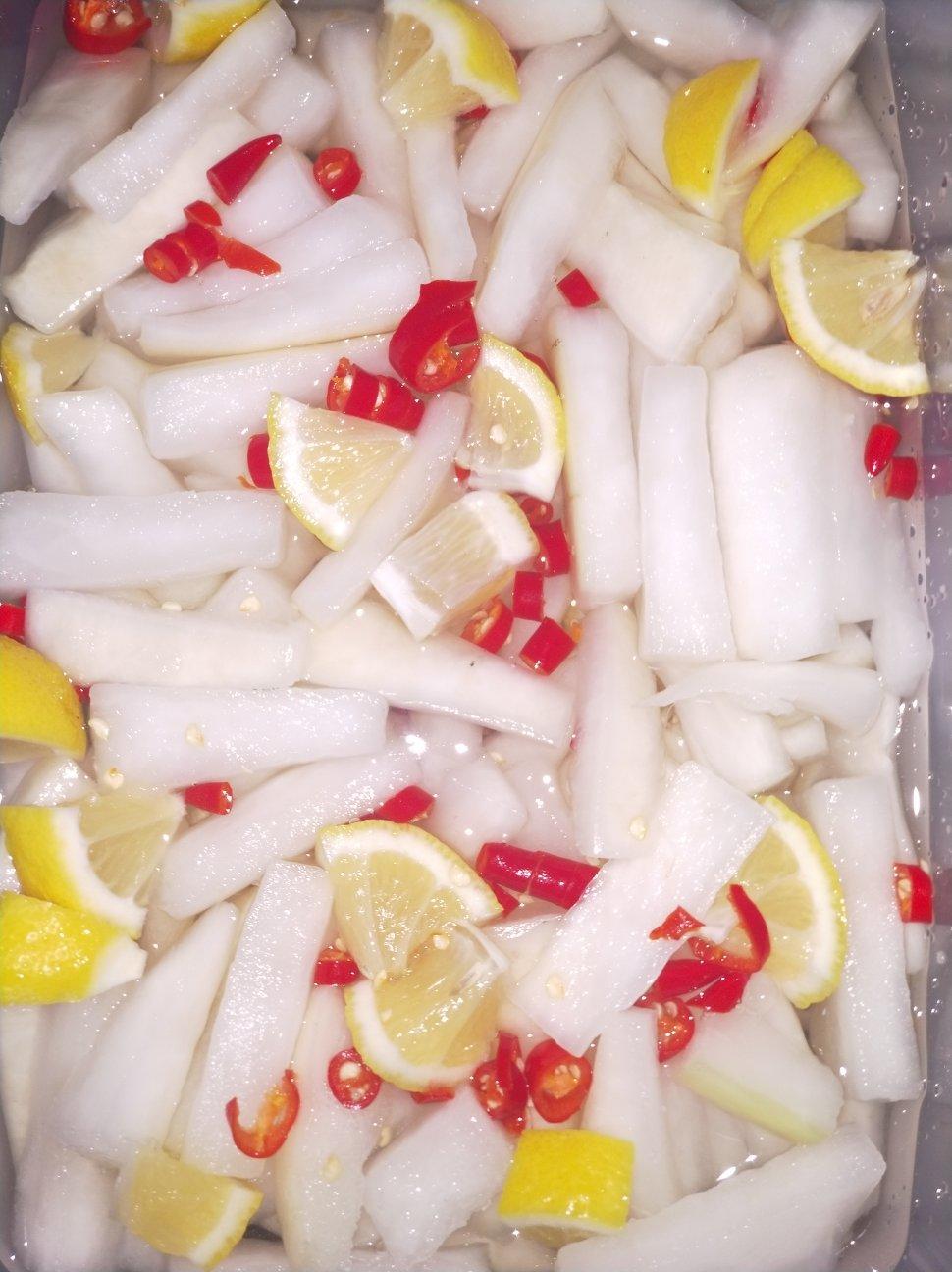 小苏苏的成长起步做的糖醋腌萝卜