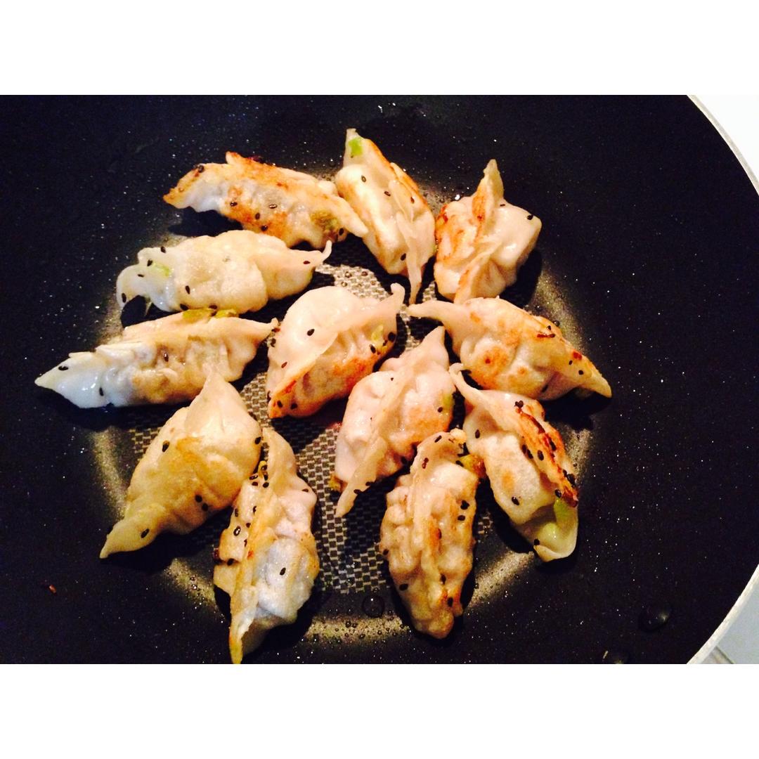 早餐来一锅香脆的生煎饺子