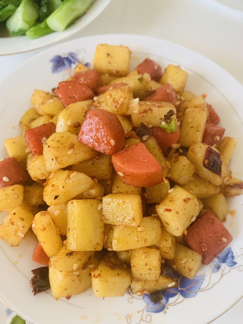 香辣过瘾的孜然土豆火腿，比路边摊还好吃
