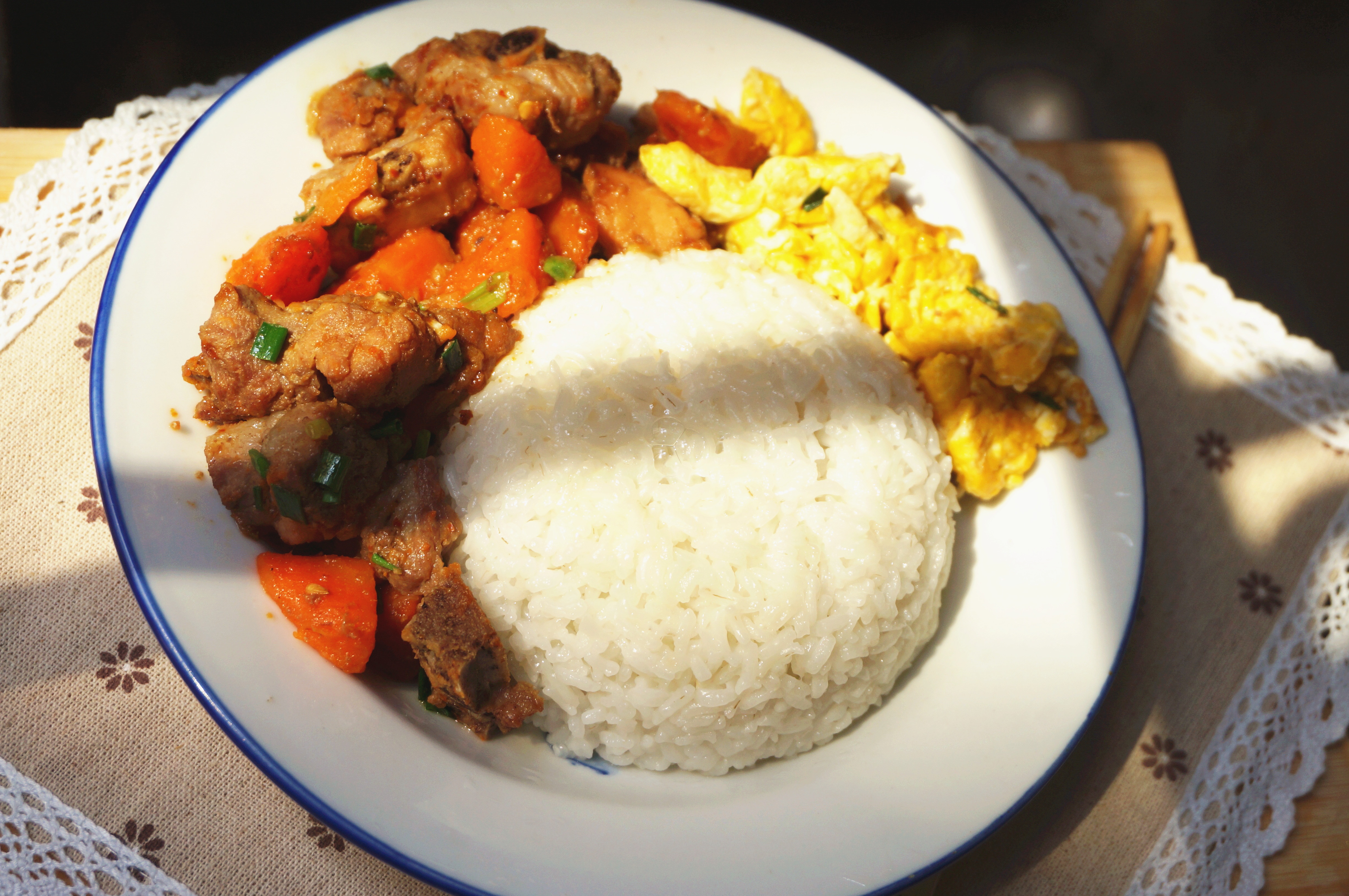 喷香排骨焖饭（爆好吃）