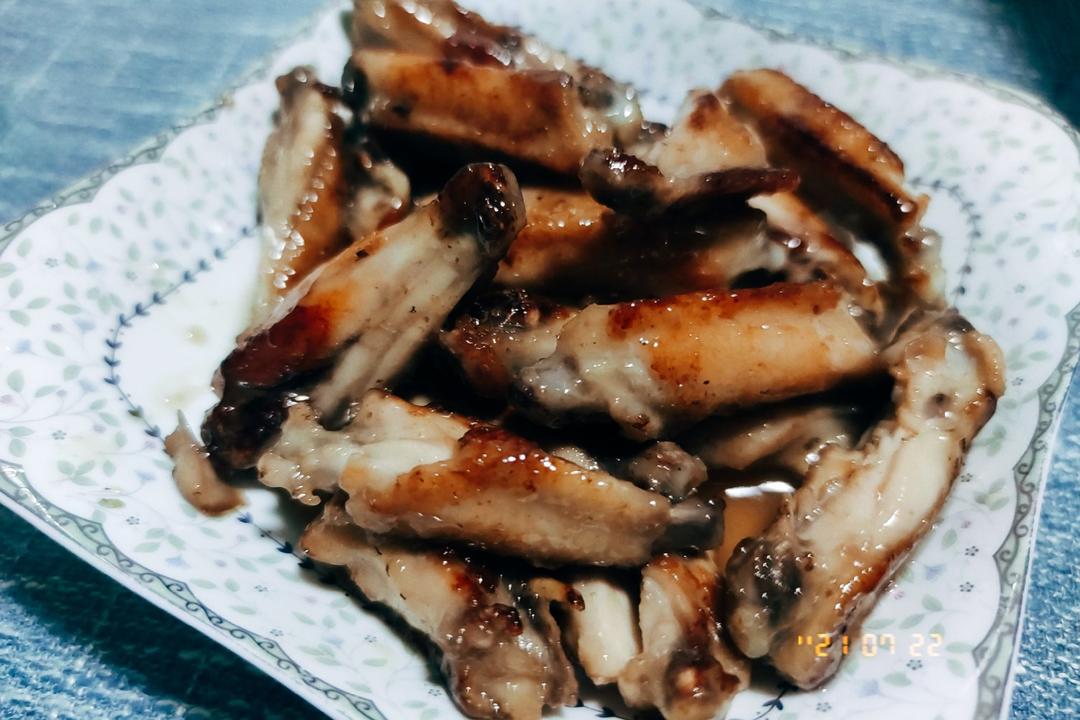 不舔手指算我输‼️做法超简单的鲜嫩多汁秘制小鸡翅🔥