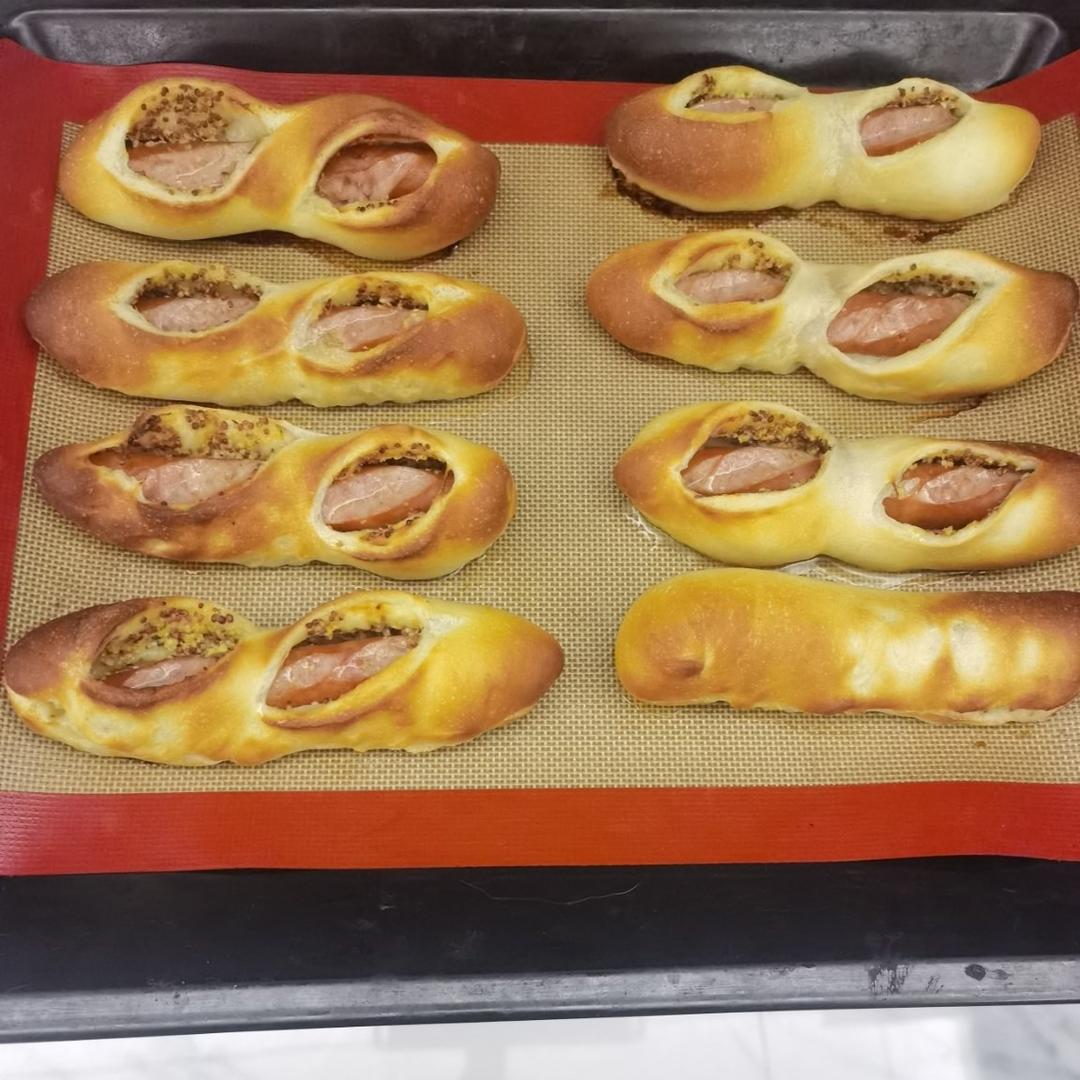 治愈甜腻的｜法式芥末籽香肠面包