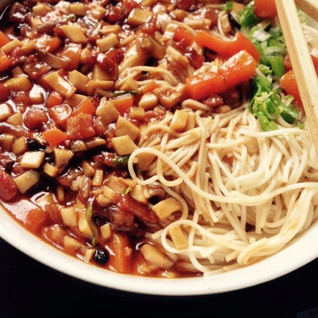 猪肉杏鲍菇干拌面