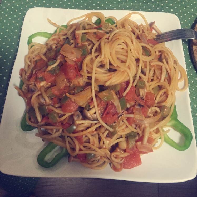 蕃茄蘑菇肉酱意大利面