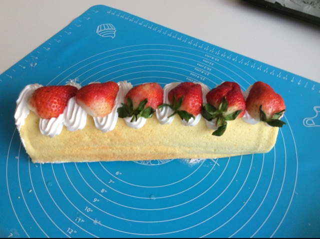 草莓蛋糕卷
