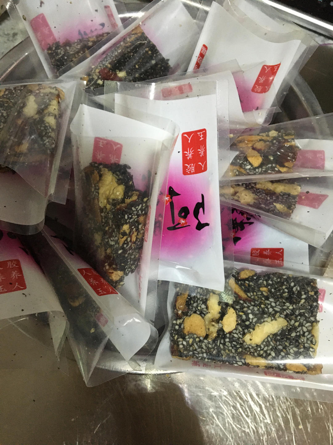黑芝麻红枣枸杞核桃糕