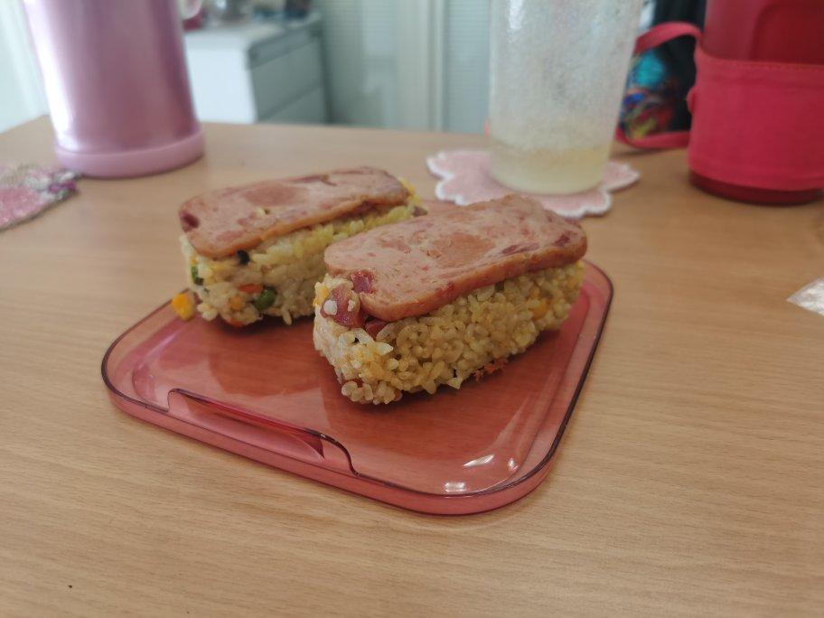 超厚超满足的午餐肉饭团