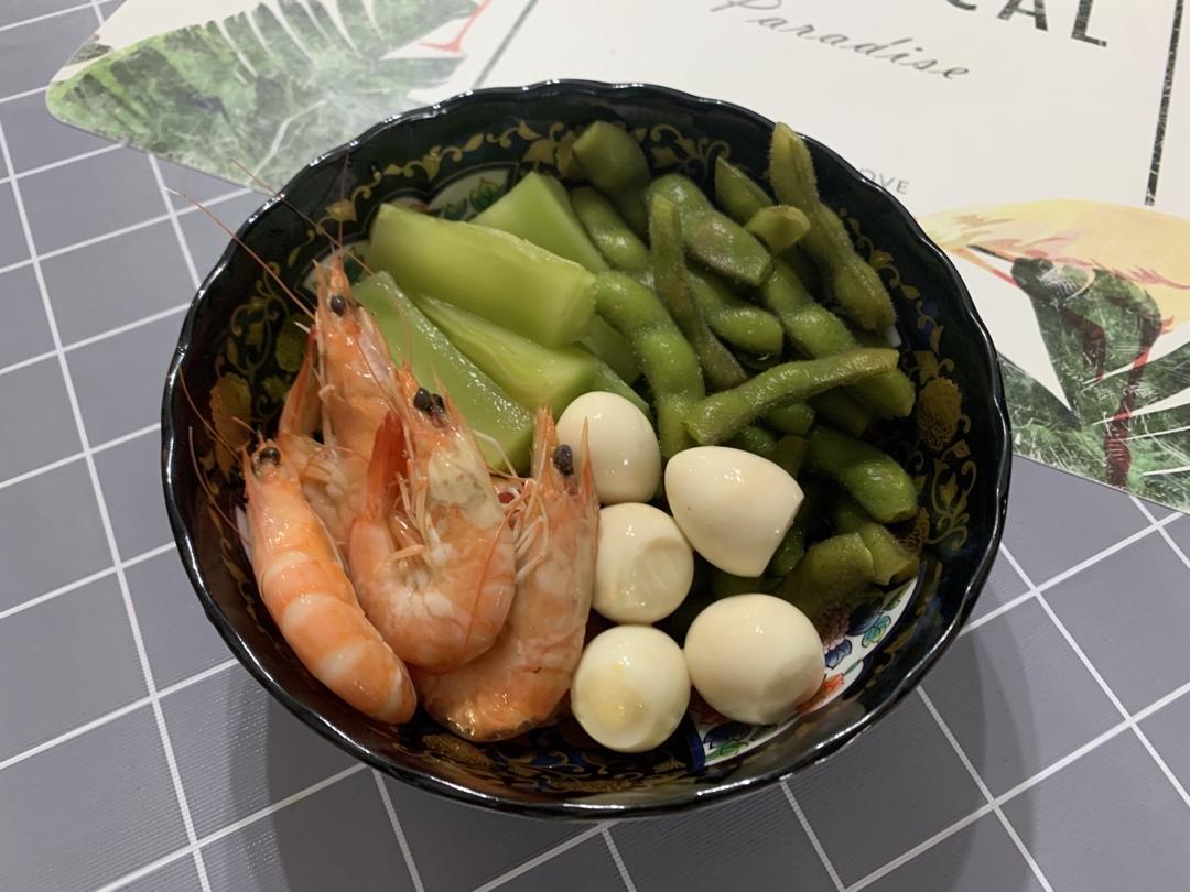 糟卤拼盘（鹌鹑蛋、鸡爪、鸭胗、毛豆、花生）