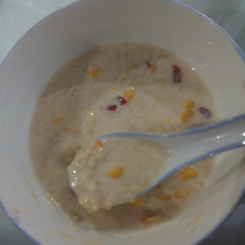 养颜牛奶小米粥