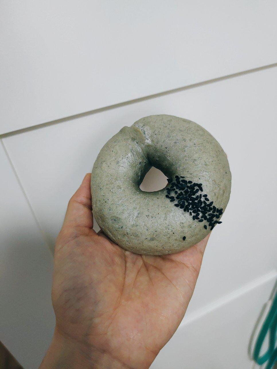 浓郁芝麻香的黑芝麻酱贝果