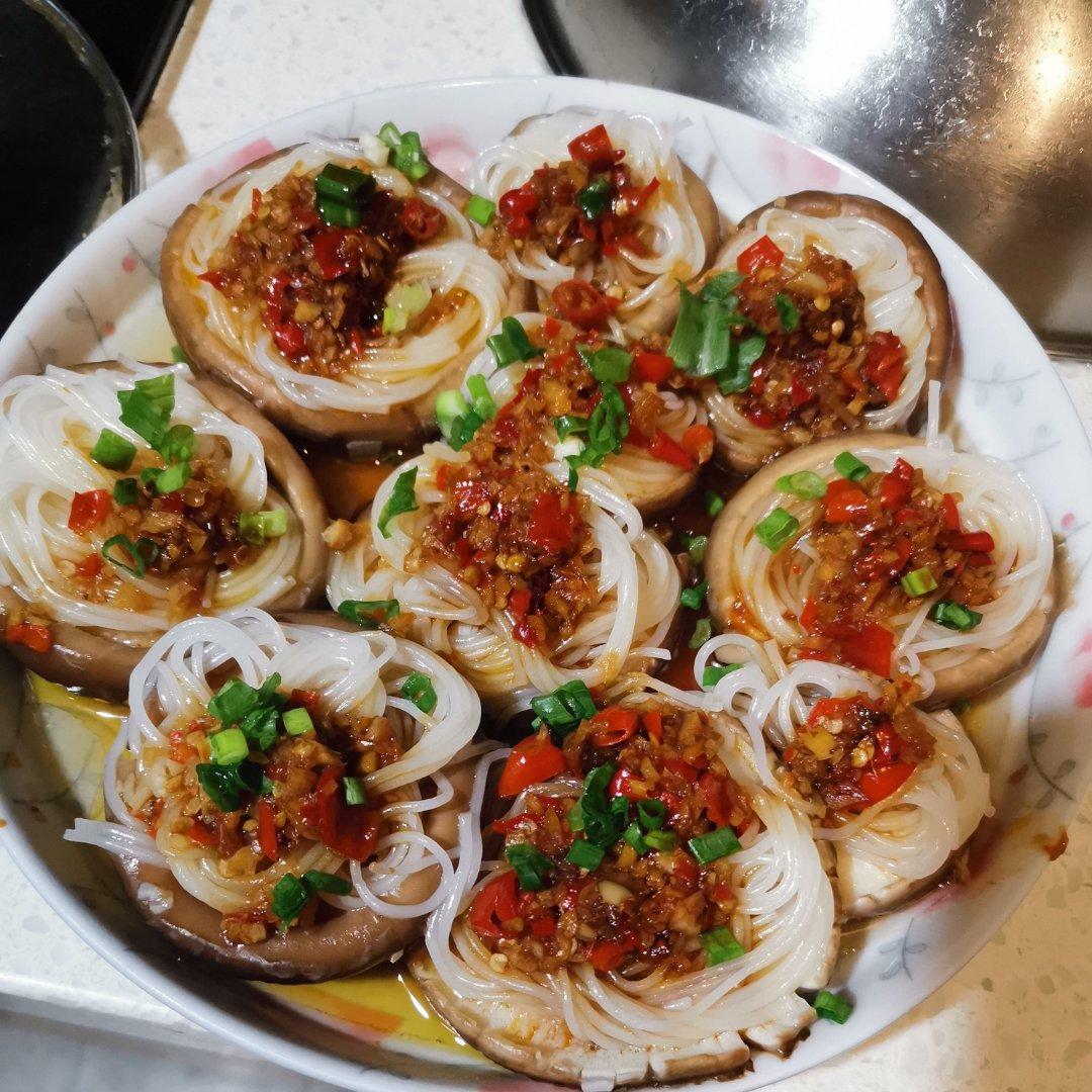 简单好吃的  蒜蓉粉丝蒸香菇