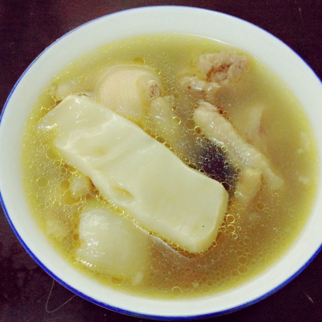 花胶杞子煲鸡脚