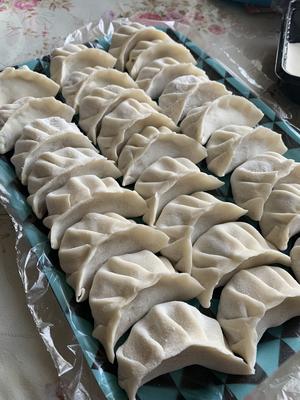 有「内涵」的煎饺🥟木耳香菇胡萝卜鸡蛋粉丝猪肉饺子的做法 步骤4