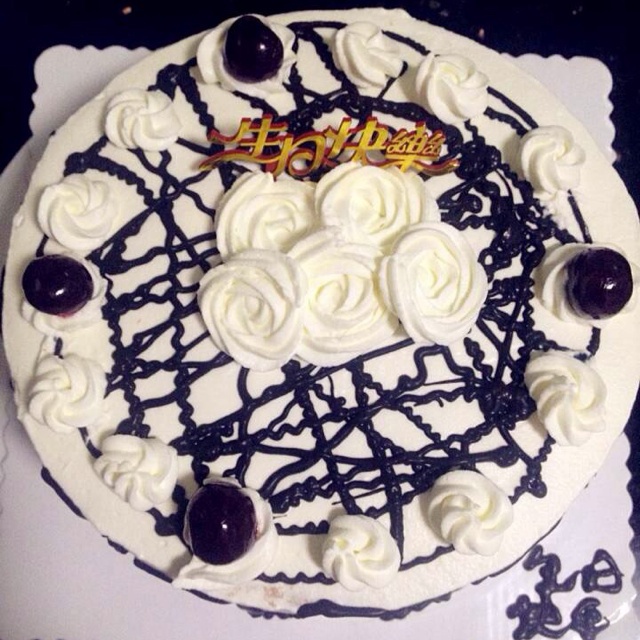 巧克力淋面生日蛋糕