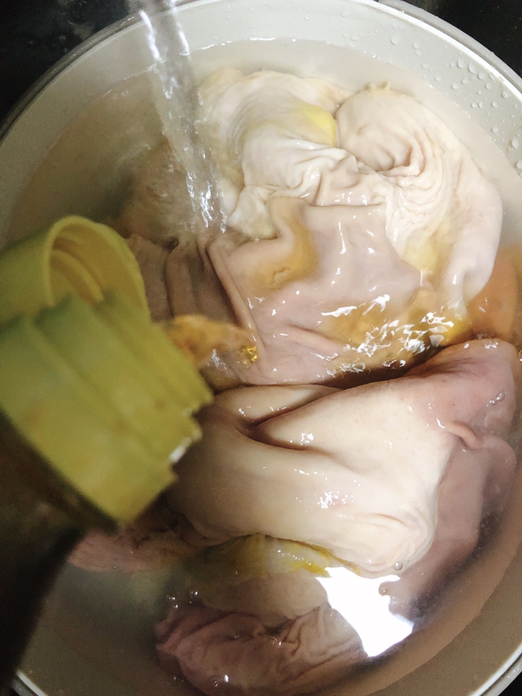养胃莲子猪肚汤的做法 步骤3