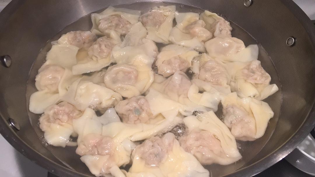 手擀薄皮虾肉馄饨