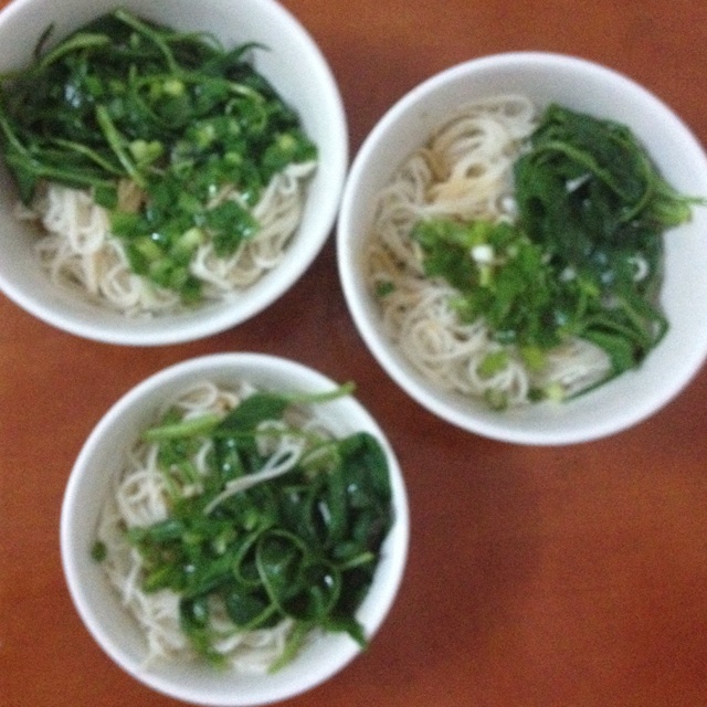 葱爆面—就是汪涵在天天向上里面做的那个啦