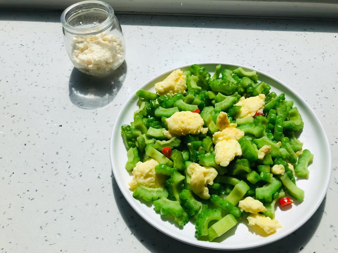 苦瓜炒鸡蛋