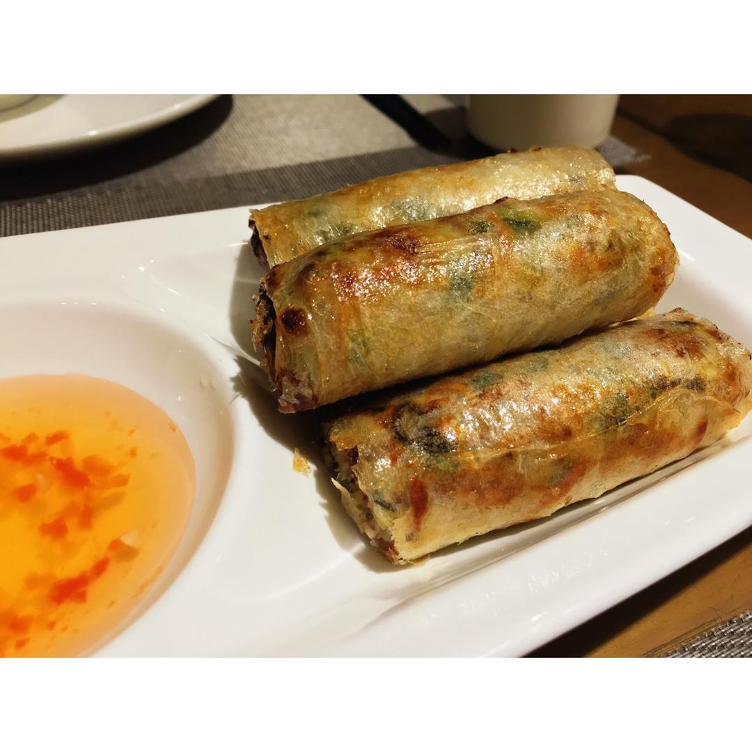 外食集