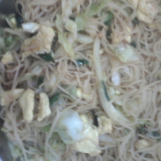 包菜粉丝炒鸡蛋