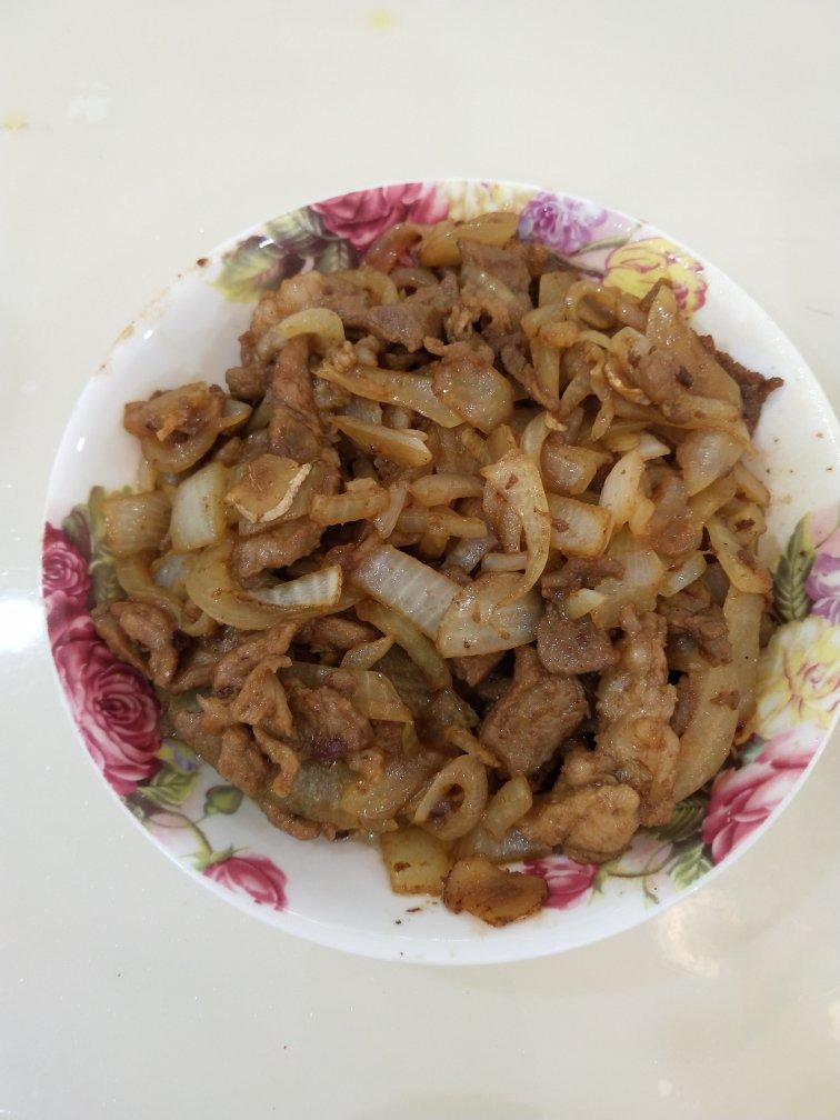 洋葱爆孜然牛肉