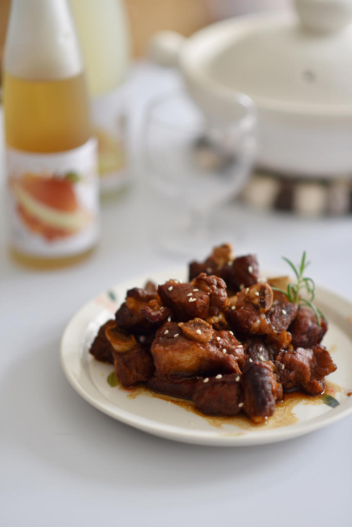 酸酸甜甜的梅子排骨&梅子起泡酒