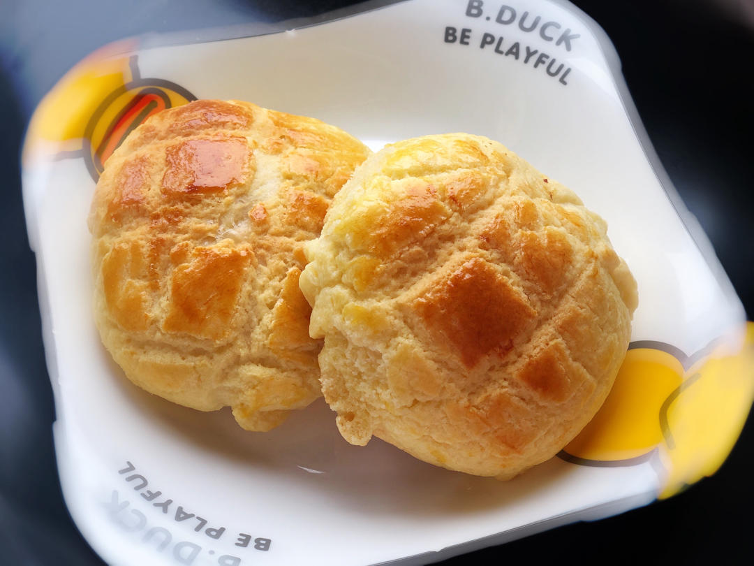 好吃到炸裂的港式菠萝包（附带制作酥皮的小视频）