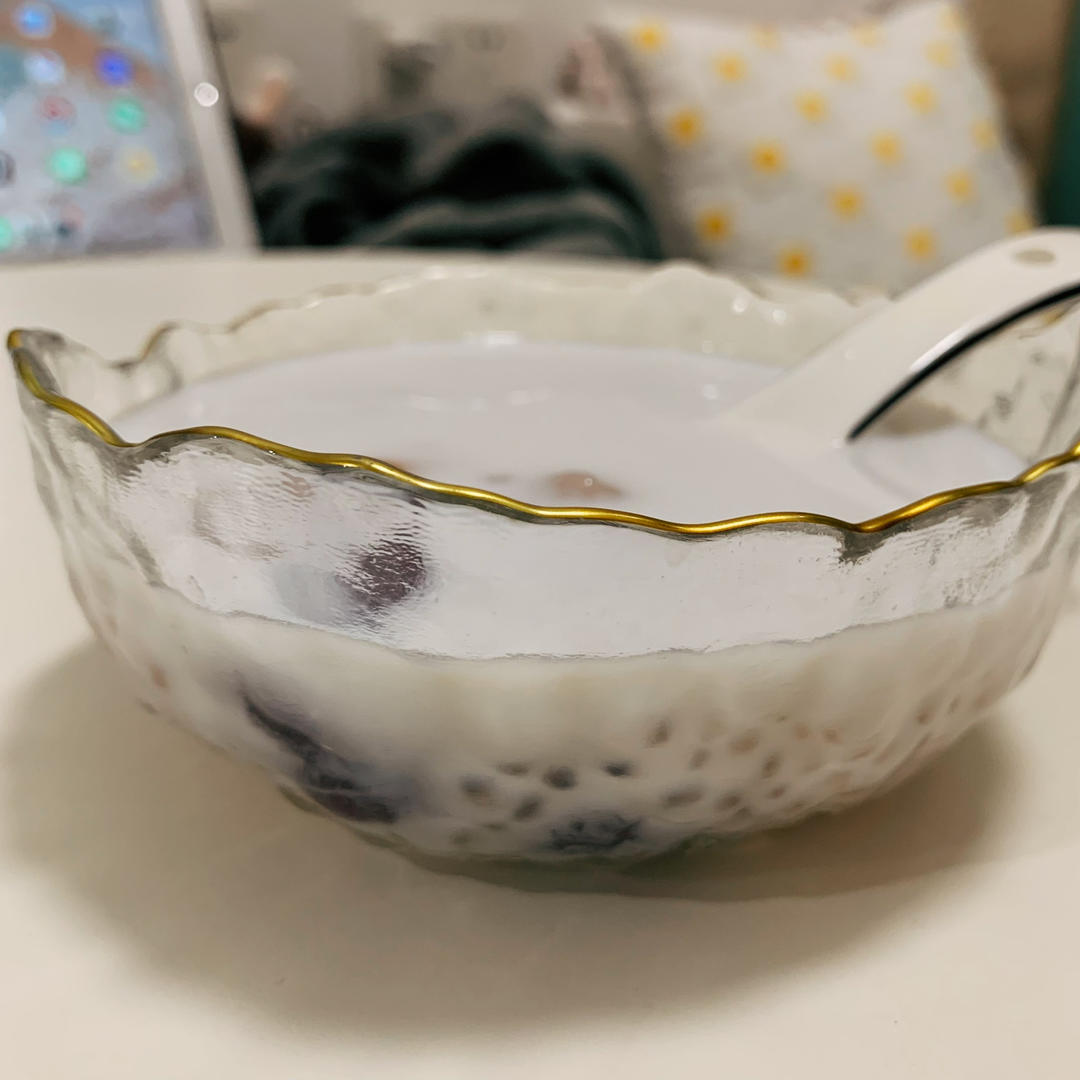 芋圆芒果椰奶西米露