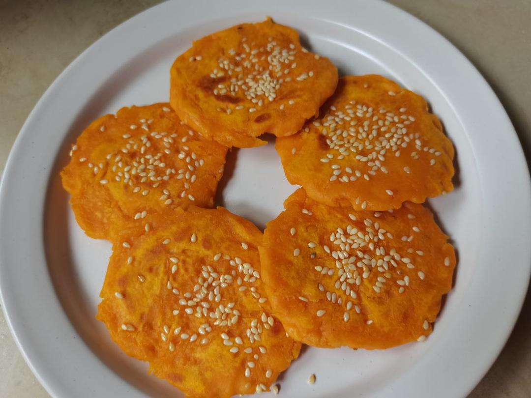 我们喵呜做的红薯饼的两种做法