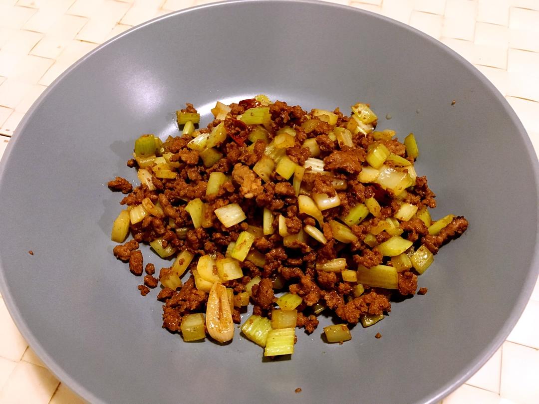 芹菜牛肉末「下饭神器」