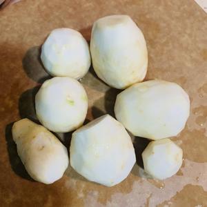 酸菜焖芋头的做法 步骤1