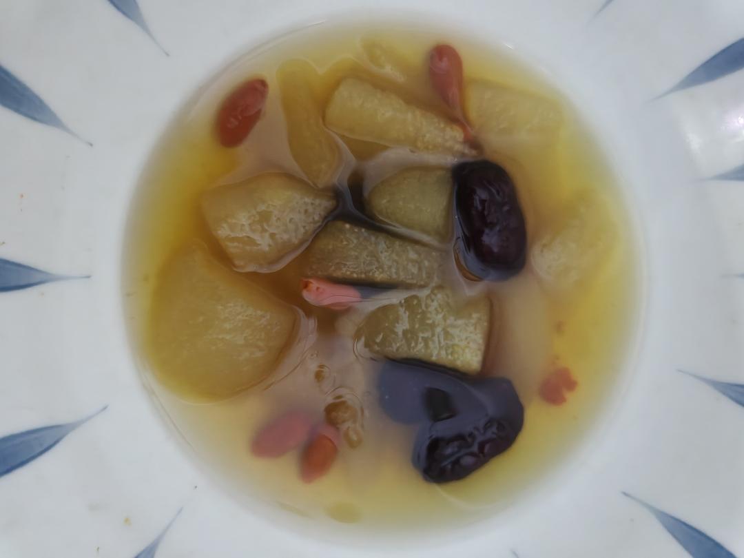 冰糖雪梨汤（清热降火，润肺止咳）