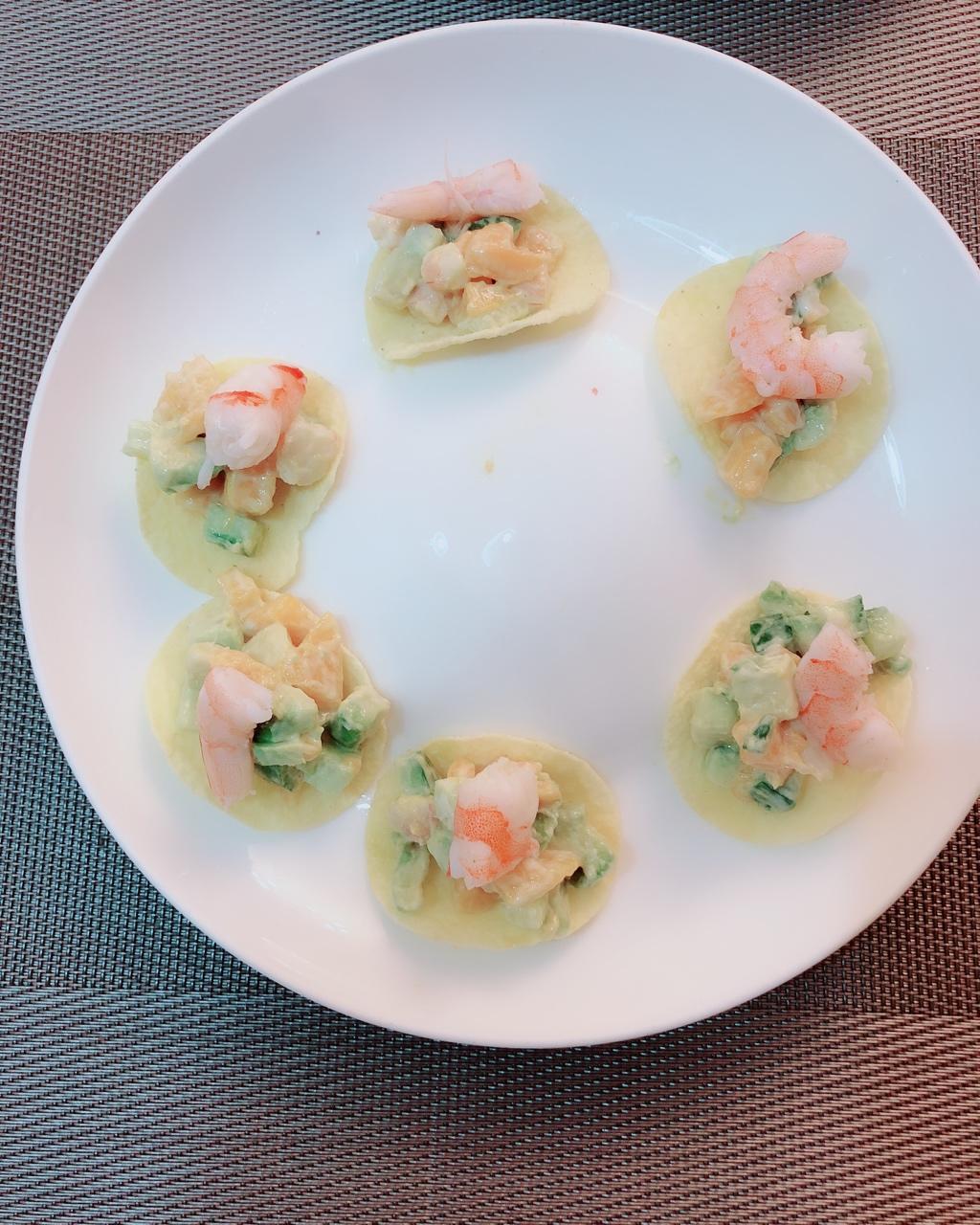 薯片牛油果大虾沙拉