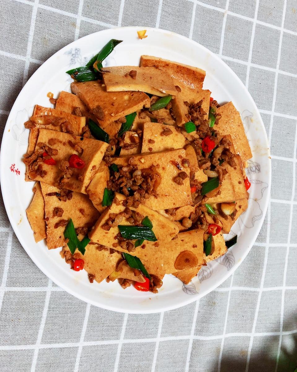 北山向南做的辣炒千叶豆腐