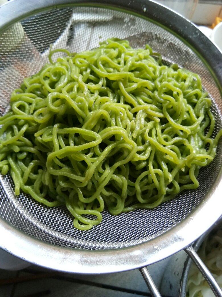 自制彩色手工面条/挂面