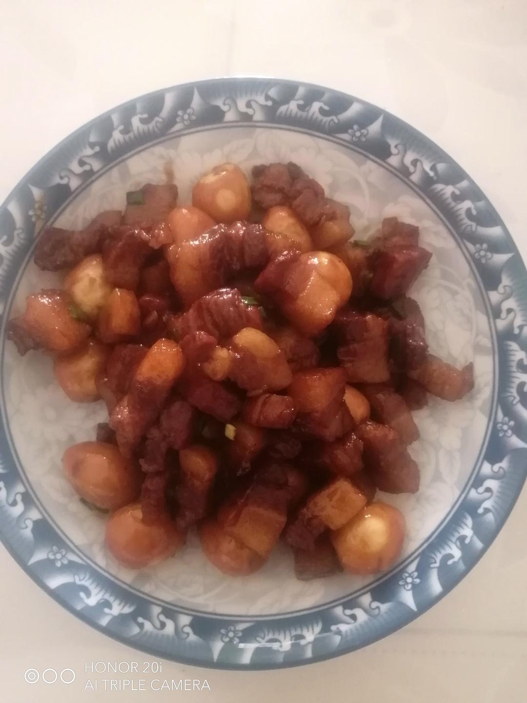 加了鹌鹑蛋后，这盘红烧肉，美味的逆天啦——鹌鹑蛋烧肉（孔瑶食谱）