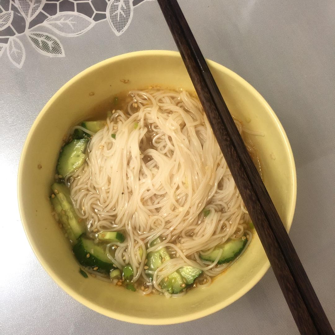 深夜解馋：酸汤面